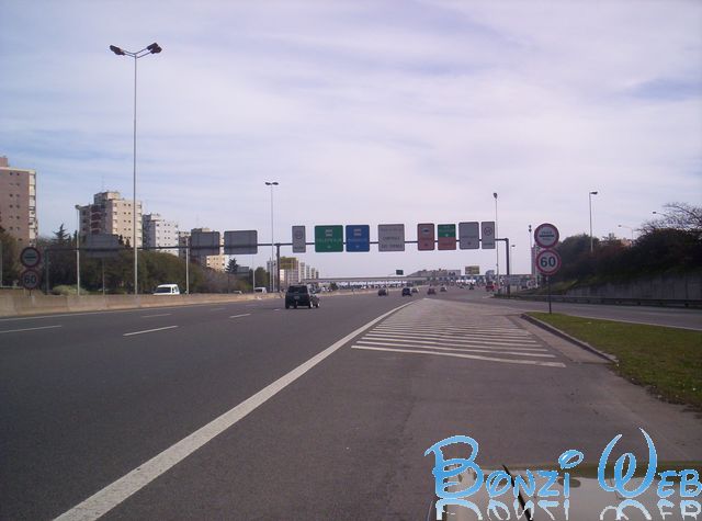 Enseguida se advierte la estación de Peaje