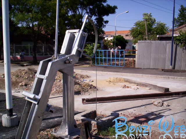 Obras en el Paso a Nivel de la calle Defensa - Bonzi Web