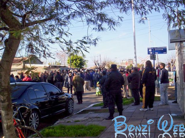 Inauguración de Barrera en Calle Defensa - Aldo Bonzi - Bonziweb