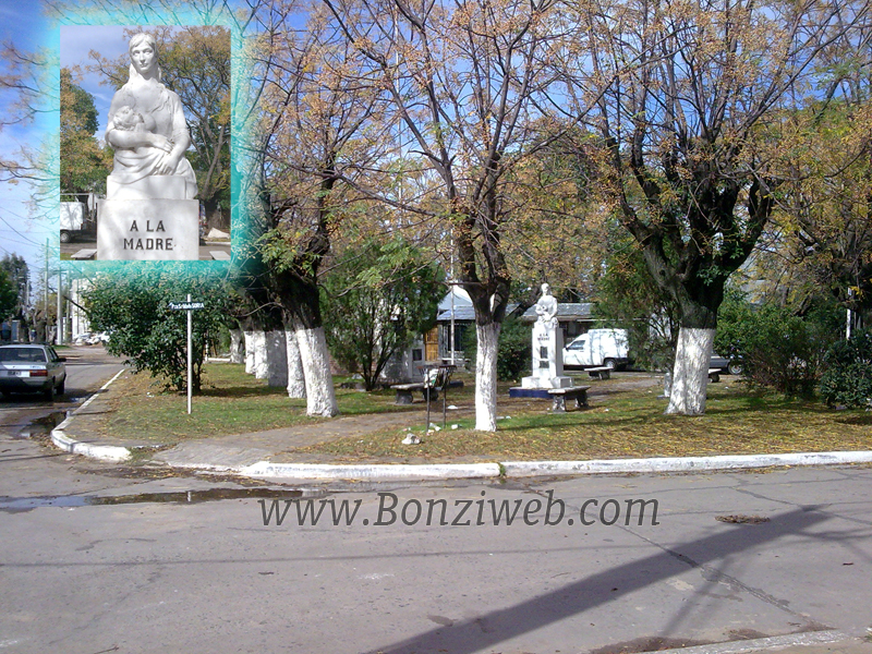 Plaza donde se encuentra el monumento a la madre - BonziWeb