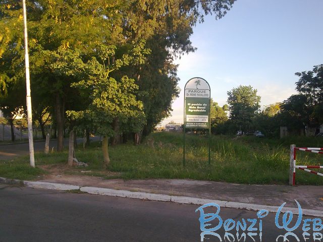 Cartel agradeciendo al Dr. Rene Favaloro instalado recientemente por la Asociación Ecoloigica Aldo Bonzi -- Clic amplia la imagen