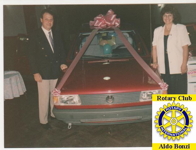 Familia Pedini recibiendo el Automovil OK año 1993  -  Rotary Club de Aldo Bonzi